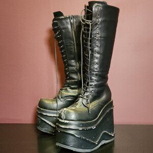 Vintage Hot Topic Demonia Boots - Size 7